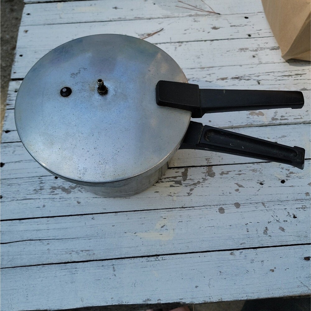 Vintage 6 qt. Revere 1974 PRESTO PRESSURE COOKER PAN & JIGGLER w LID USA